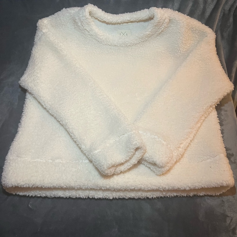 NWOT — Francesca’s Sherpa Sweater